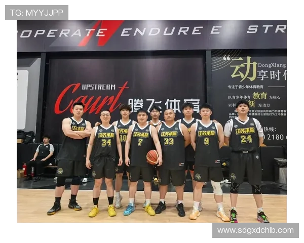 成都篮球队团队协作深度解析与其他球队的对比研究