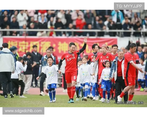 深圳足球队状态变革引发热议球迷期待新篇章的崛起与挑战